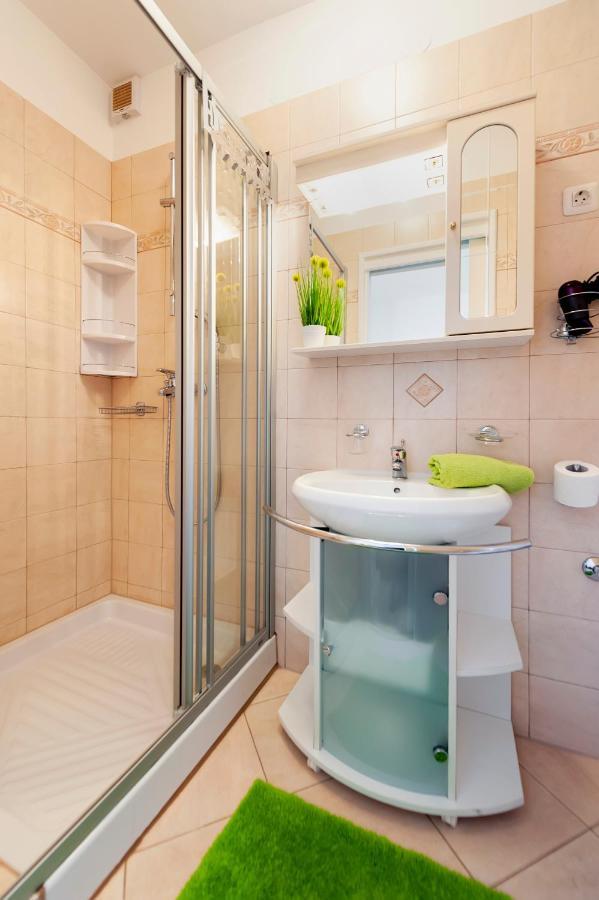 Apartment & Rooms Graciela 罗维尼 外观 照片