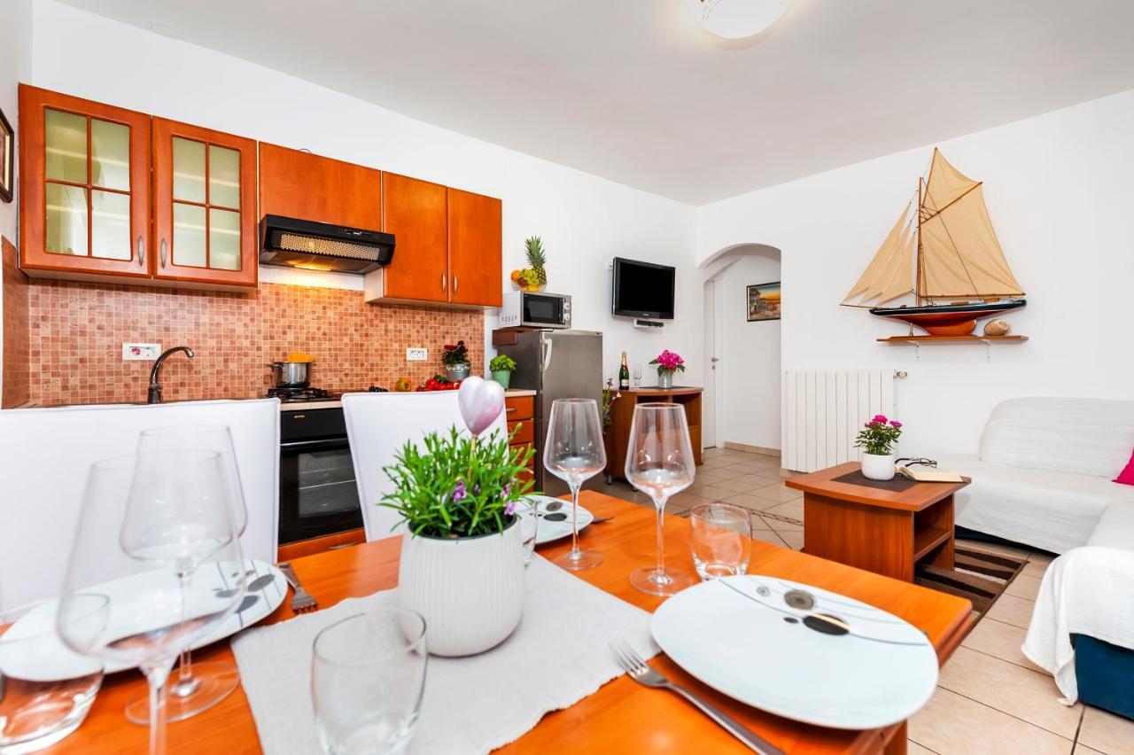 Apartment & Rooms Graciela 罗维尼 外观 照片