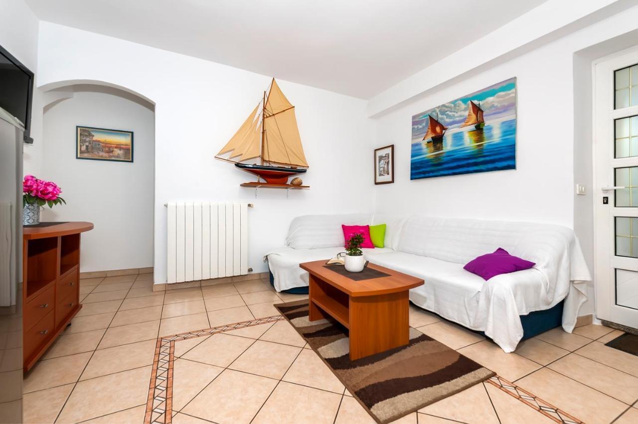 Apartment & Rooms Graciela 罗维尼 外观 照片